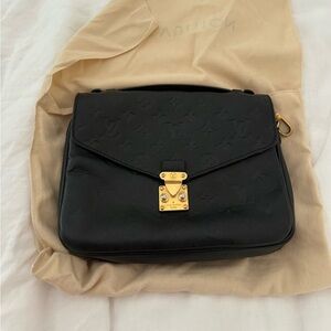 Louis Vuitton Pochette Métis Crossbody Handbag